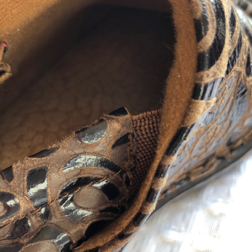 b.ø.c. Peggy Slip-On Embossed Clog - Picture 15 of 16